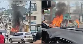 Testemunhas relatam que veículo explodiu logo antes de ter sido consumido pelas chamas