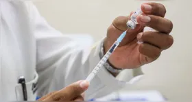 Além de crianças, gestantes e idosos, o público-alvo inclui pessoas com comorbidades, professores, profissionais de saúde e motoristas de transporte coletivo.