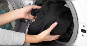 Imagem ilustrativa da notícia Confira 8 dicas para não desbotar roupas pretas na máquina