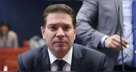 ICE deve decidir em breve se ex-deputado será deportado.