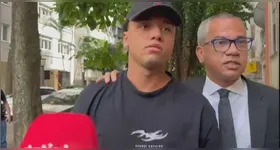 A julgar pela frase na camisa que usava, suspeito não se arrepende