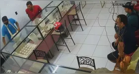 Os suspeitos fizeram a limpa na joalheria