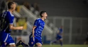 Felipe Pará foi o autor do primeiro gol do Azulão