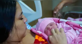 A pequena  Ayla é o primeiro bebê a nascer no recomeço da maternidade