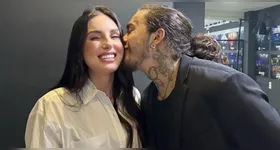 Os cliques entre o humorista e a mulher deram o que falar