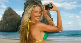 Em um cenário paradisíaco, musa aproveitou para mostrar a beleza do corpo