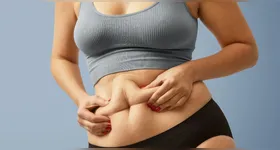 Alguns alimentos e outros hábitos colaboram para o aumento da gordura abdominal