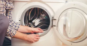 Acúmulo de resíduos de sabão, amaciante, fiapos e sujeira pode comprometer o desempenho do aparelho