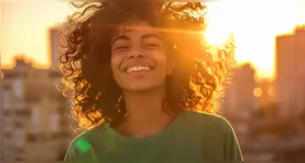 Descubra como Gêmeos, Escorpião e Peixes podem vivenciar mudanças positivas e avanços em suas vidas com as previsões astrológicas deste período.