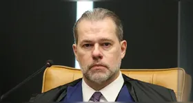Ministro Dias Toffoli pede para deixar relatoria do inquérito sobre fraudes do Banco Master após menções em mensagens do banqueiro Daniel Vorcaro.