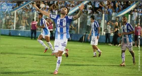 Jogadores do Papão comemoram a classificação