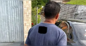 O suspeito foi capturado no momento em que saía de casa, no bairro Velha Central, na cidade catarinense de Blumenau.