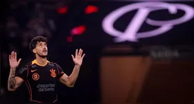 Capitão da tarde, Gustavo Henrique abriu o placar.