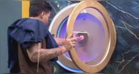 Minutos depois do ocorrido, Pedro tentou apertar o botão de desistência, mas o mesmo estava vermelho.