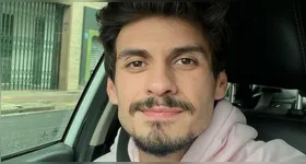 Quando o ator chegou em frente ao seu prédio em São Paulo, recebeu a cobrança de R$ 2.700.