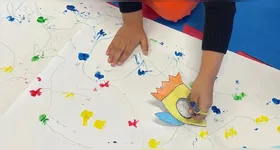 Outro fato que chama a atenção é que, enquanto os homens representam 64% do total de pessoas desaparecidas, entre o público infantojuvenil, a maioria (62%) das ocorrências envolve meninas.