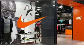 O caso teve origem em acusações feitas em 2024 por Andrea Lucas, comissária da Comissão de Igualdade de Oportunidades Trabalhistas dos Estados Unidos conhecida por criticar iniciativas de diversidade, equidade e inclusão no ambiente corporativo.