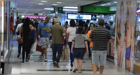 A portaria não impede o funcionamento do comércio em datas festivas. O texto apenas determina que a decisão passe por negociação coletiva.