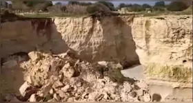 Maurizio Cisternino, prefeito de Melendugno, manifestou pesar pela perda do patrimônio natural.
