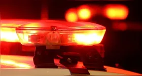 Os moradores conseguiram recuperar os pertences da vítima e devolveram os objetos a ela. A ação aconteceu antes da chegada da polícia.