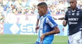 O atacante preocupou quando ficou desacordado após forte choque durante o RexPa