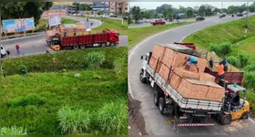 Apesar do quase tombamento, não houve registro de feridos.