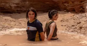 História acompanha uma policial afastada após uma operação fracassada que a colocou na mira do narcotráfico.