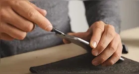 Vídeos com sons agudos que prometem “expulsar” a sujeira dos alto-falantes do celular se tornaram virais nas redes sociais.