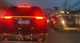 Visibilidade pode ficar comprometida em razão da chuva. Motoristas devem redobrar a atenção