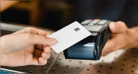 A mulher foi autuada em flagrante por furto qualificado e segue à disposição da Justiça.