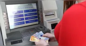 Salários caem na conta a partir da próxima quinta-feira (26)