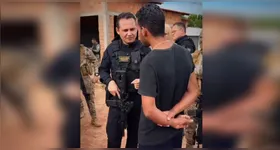 Momento da tietagem com o delegado