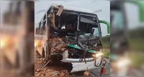 Imagem ilustrativa da notícia Seis pessoas ficam feridas após acidente entre caminhão e ônibus em SP