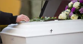 Ao menos nove tiros teriam sido efetuados, dos quais cinco atingiram a vítima.