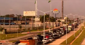Fluxo intenso de veículos marca a saída de Belém, especialmente na BR-316, com motoristas enfrentando lentidão rumo aos destinos de Réveillon no interior e no litoral do Pará.