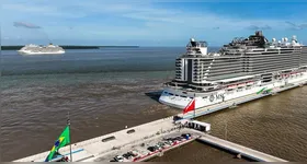 Cruzeiro internacional atracado no Porto de Outeiro, em Belém, durante a COP30.