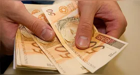 Segunda parcela do décimo terceiro deve cair na conta até esta sexta-feira, dia 19 de dezembro. Saiba o que fazer se não receber!