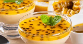 Mousse de maracujá feita com três ingredientes combina cremosidade e sabor refrescante.