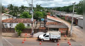 Técnicos da Equatorial Pará realizam a instalação de religadores inteligentes em postes de distribuição no sudeste do estado.