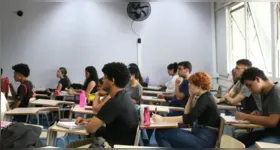 Candidatos chegam cedo aos locais de prova para a etapa decisiva do concurso da Sefa PA, que reúne milhares de inscritos em todo o estado.