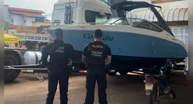 Agentes da Polícia Federal durante cumprimento de mandado de busca e apreensão na sede da Secretaria Municipal de Finanças.