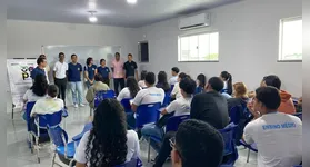 Acadêmicos e docentes da Uepa esclarecem dúvidas de estudantes do 3º ano sobre as formas de ingresso e o sistema de cotas.