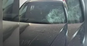 BMW 320i apresenta lataria riscada e danos severos em faróis e lanternas após ataque em Rio Verde.