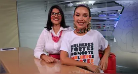 Priscila Belfort recebe Dina Carmona no estúdio da RBA TV para gravação.