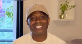 Edilson Capetinha fala pela primeira vez após expulsão do BBB 26, agradece apoio dos fãs e pede desculpas por falas no reality.