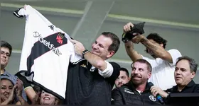 Prefeito Eduardo Paes, vascaíno declarado, anuncia ponto facultativo a partir do meio-dia para que servidores municipais acompanhem as decisões de Vasco e Flamengo.