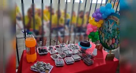 Internos e corpo docente reunidos durante momento de reflexão e partilha na Unidade de Custódia de Redenção.