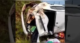 O acidente aconteceu por volta das 5h30, no quilômetro 216 da rodovia.