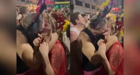 Gleisi e Lindberg aos beijos durante o Carnaval 2026.