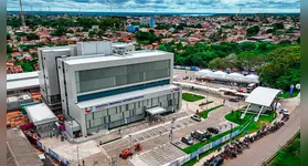 Fachada da primeira etapa do Hospital Regional “Dr. Nagib Mutran”, que inicia atendimentos ambulatoriais e diagnósticos.